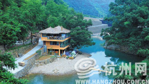 桐庐芦茨村的现代民宿石舍香樟(照片由老板黄伟舜提供)