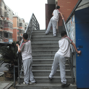 15岁三胞胎身患进行性肌营养不良症 就算是命