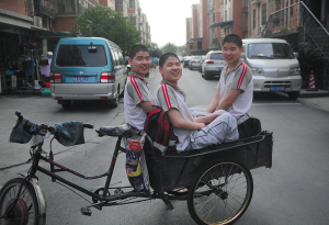 15岁三胞胎身患进行性肌营养不良症 就算是命