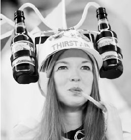 世界杯将至 杭城商家踢爆足球经济 中国人民