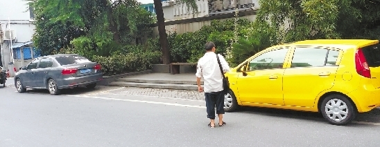 直击杭城道路停车收费新政实施第一天 原先停