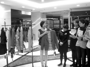 不仅卖衣服还要懂搭配 杭城商场出现一大拨专