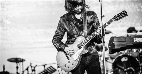 现场嗨了就砸吉他 但第二天我就心疼了 _ 杭州政协新闻网