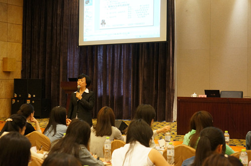 首期女大学生职前就业指导培训成功举行 中国