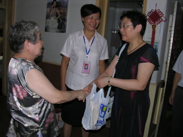 市科协领导到社区开展基层服务 中国人民政治