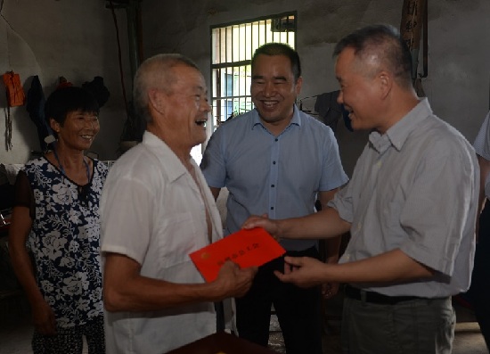 市总工会深化联百乡结千村访万户蹲点调研活