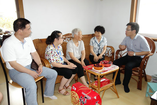 张文阳副主席慰问困难党员 中国人民政治协商