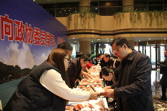 政协委员报到 提案处处显民情 _ 杭州政协新闻