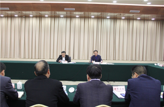 中央人口资源环境座谈会_人口与资源手抄报