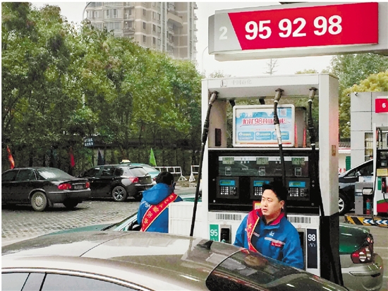 高标号汽油添“新丁” 98号汽油登陆杭城