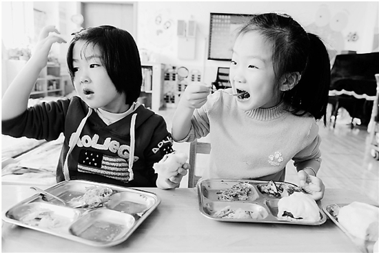 该不该让幼儿吃鱼？这个问题难倒不少爸妈