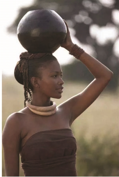 泰勒脖子为什么总是向前倾？保护颈椎注意两点