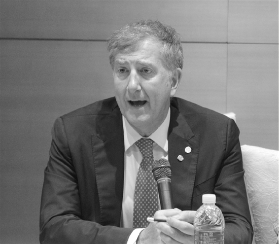 意大利眼科学会主席Matteo Piovella
