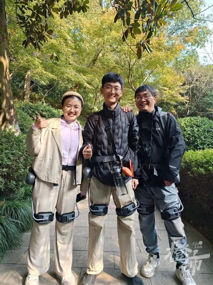 左起:小兰、小韩、小李