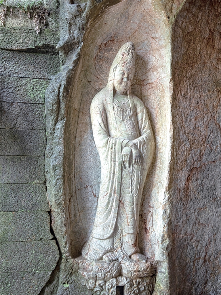 烟霞洞,白衣观音像。 记者 陈中秋 摄