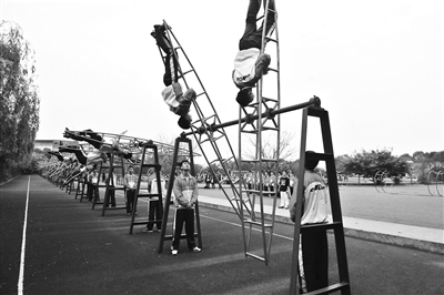 飞行员玩不玩手机玩不玩游戏 他们是怎么保护