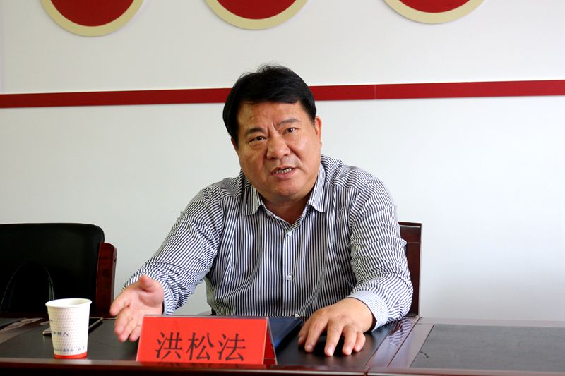 洪松法在走访调研南阳街道南翔村时指出突出党建引领坚持务实为民奋力