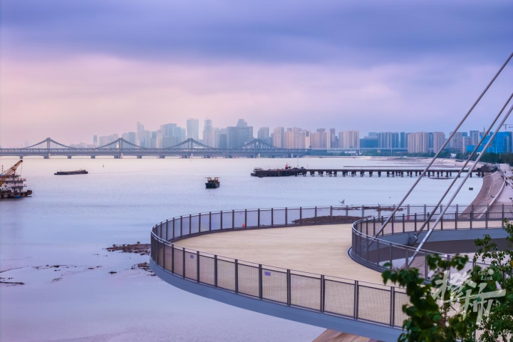 钱岸公园观潮驿观景平台 e8b4b26d8c65d1f0e6370952f51c4cb6.png