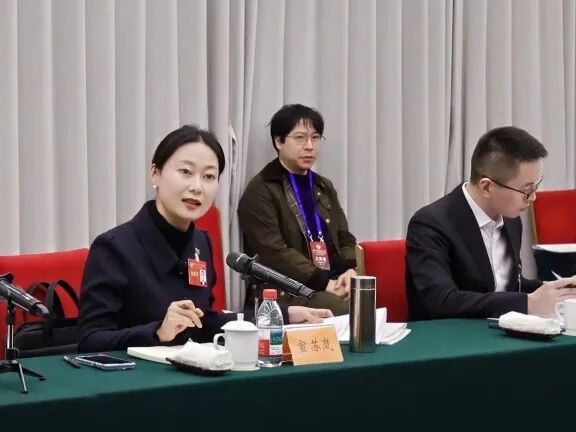 1月21日小组讨论 朱旭洁摄 (13).JPG